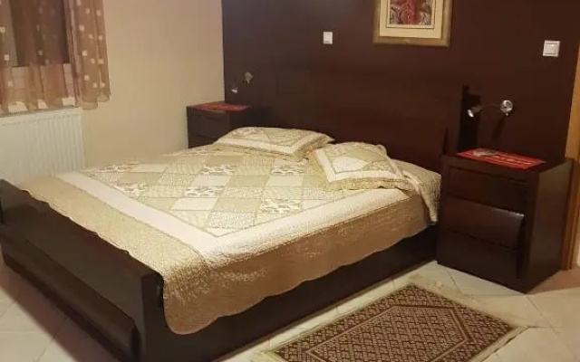 Flexible 2 floor(1st and 2nd floor) house with private parking