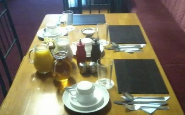 Dering Lodge Hotel
