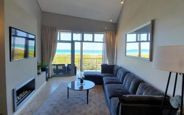 Beachfront 3-bedroom with Robben Island views