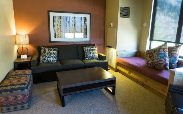 Grand Summit Hotel Spacious Family Suite by RedAwning