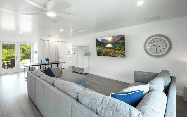 Naples Escape w/ Furnished Patio & Private Pool!