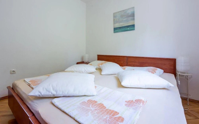 Amazing Apartment in Dramalj With Wifi and 2 Bedrooms
