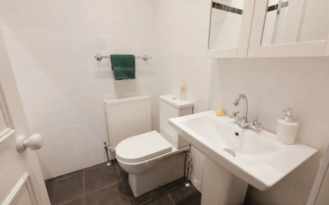 JOIVY 2 bed Flat by Maida Vale Tube & Shops