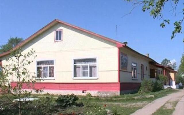 Гостиница Гостевой Дом Солнышко в Белозерске отзывы, цены и фото номеров - забронировать гостиницу Гостевой Дом Солнышко онлайн Белозерск вид на фасад