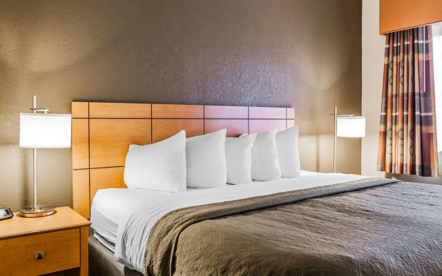 Quality Inn & Suites Des Moines Airport