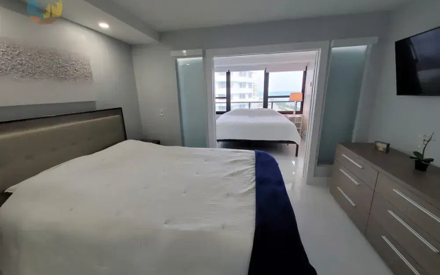 Alexander 1104 3 Bedroom Condo
