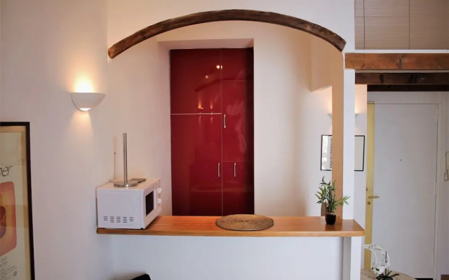 Very Central 1 Bedroom with Balcony