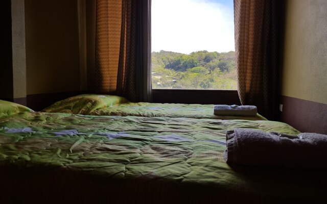 Que Tuanis Hostel Monteverde