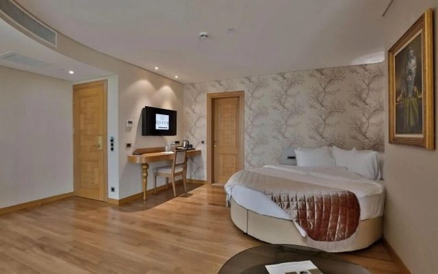 Queen Hotel & Spa