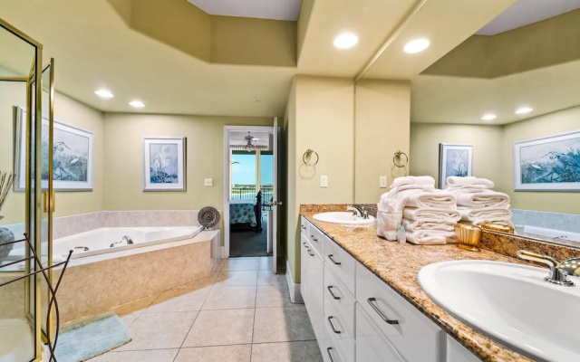 Three Bedroom With Gorgeous Views Crb0305