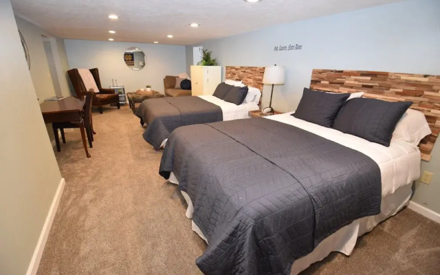 Modern Notre Dame Get Away 1614