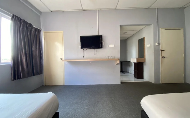 OYO 89760 Harmoni Inn Hotel