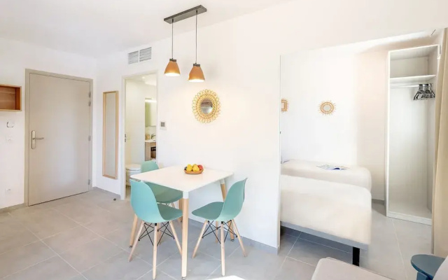 Nice Apartment With Shared Pool