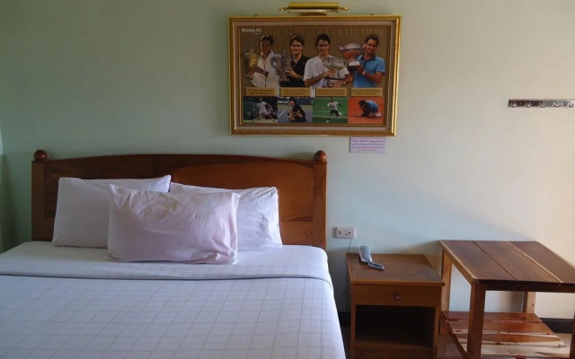 Phadaeng Hotel