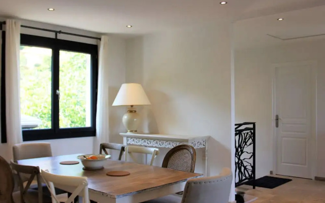 Inviting Holiday Home in La Croix Valmer With Swimming Pool
