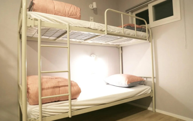 The Blue Guesthouse - Hostel