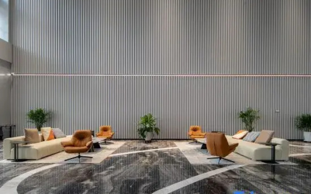 Huayue Kaixuan Grand Hotel (Weiye Building Xincheng Bus Station)