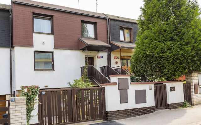 Апартаменты Red Subway Apartments вид на фасад