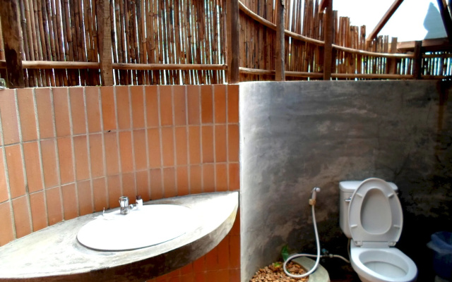 Cliff and River Jungle Resort(The)