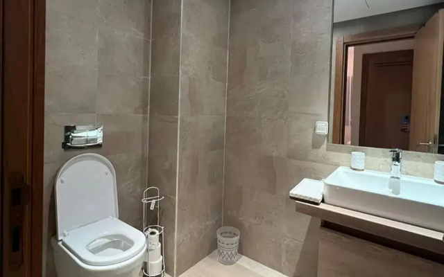 2 Bed Apartment - Balcony, Parking, Wifi