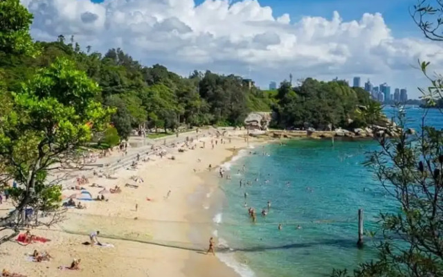 Bright 2-bed Flat With Balcony in Vaucluse
