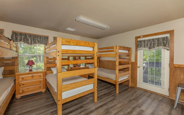 Magnolia Place 5 - Eight Bedroom Chalet