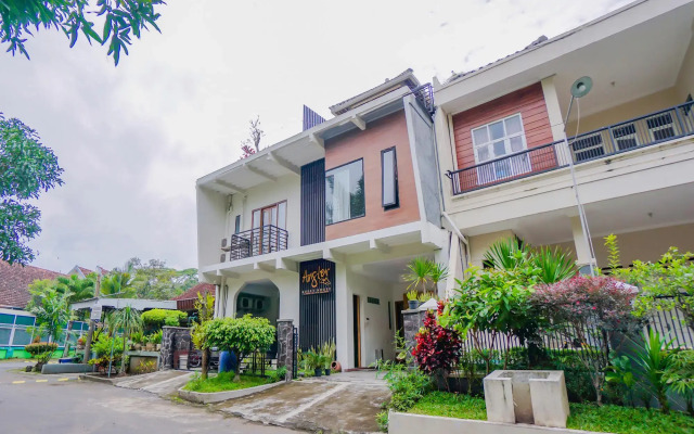 Angler Guest House Malang by OYO Rooms