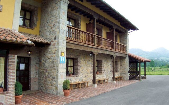 Отель Conjunto Hotelero La Pasera Кангас-де-Онис вид на фасад
