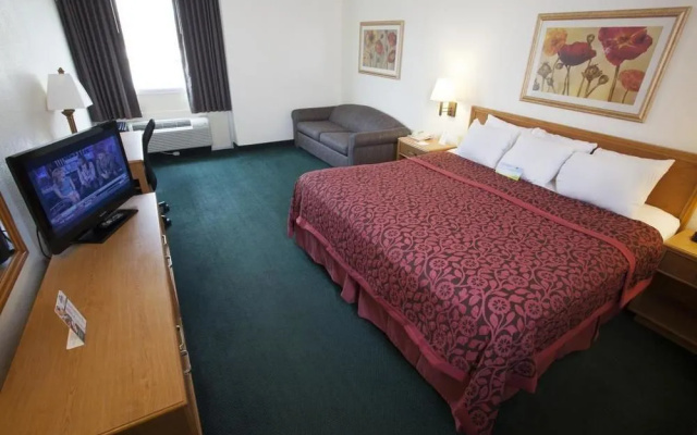 Studio 6 Suites Fremont, OH