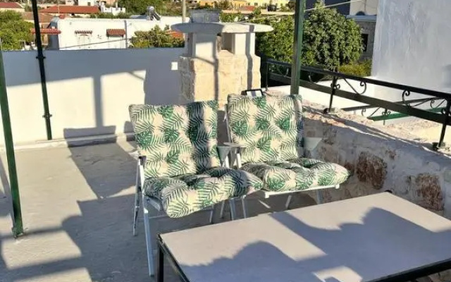 Tholos Studio, Sternes