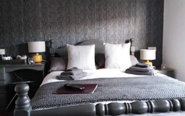 Lynbar Hotel