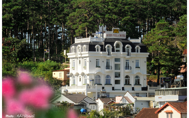 Queen Villa Hotel Далат вид на фасад