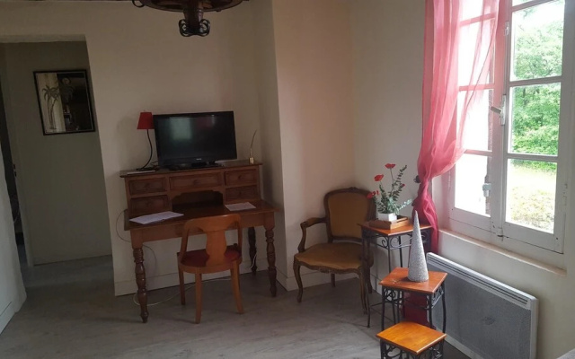 House With 2 Bedrooms in Saint-colomb-de-lauzun, With Pool Access, Ter
