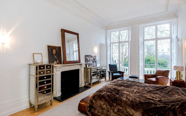The Spacious Cleveland Square Apartment