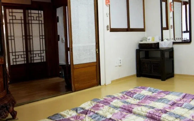 Eoot Hanok Guesthouse