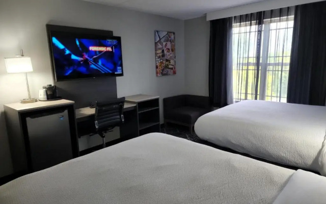 La Quinta Inn & Suites by Wyndham Lake George