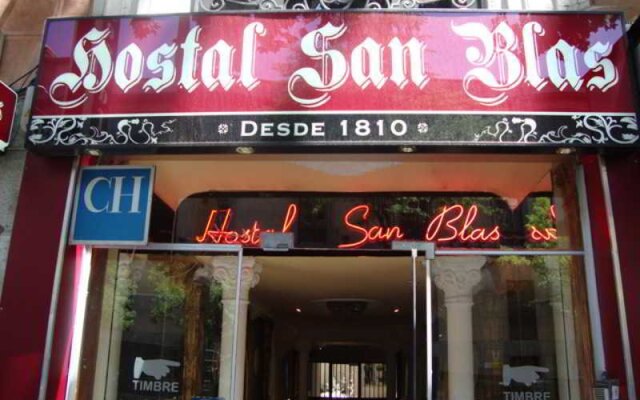 Отель Hostal San Blas Испания, Мадрид - 1 отзыв об отеле, цены и фото номеров - забронировать отель Hostal San Blas онлайн вид на фасад
