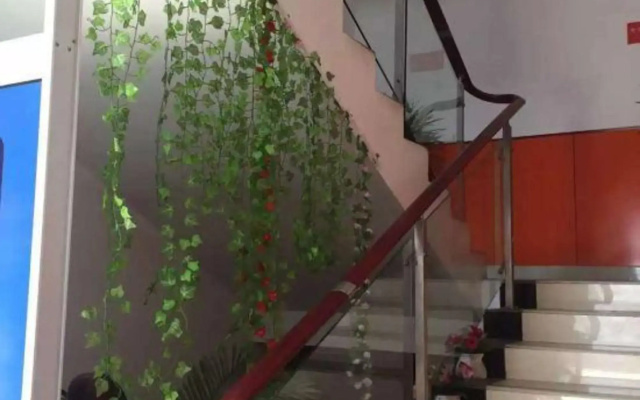 Huali Business Hotel