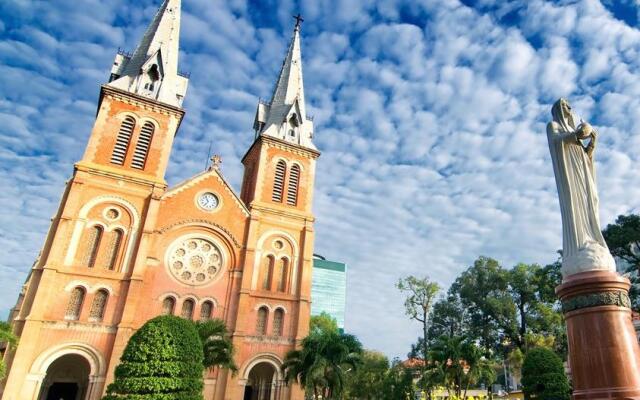 Aristo Saigon Hotel вид на фасад