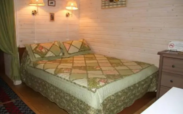 Guest House Chibis