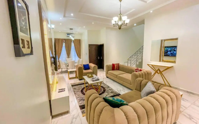 4 Bedroom Luxury Entire Apartment With Wifi