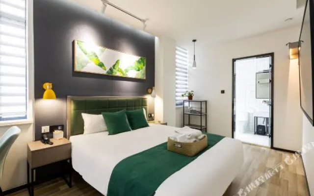 Qingdao 33days Hotel
