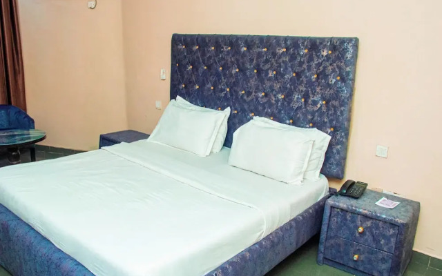 Dees Hotels Apartment & Suites