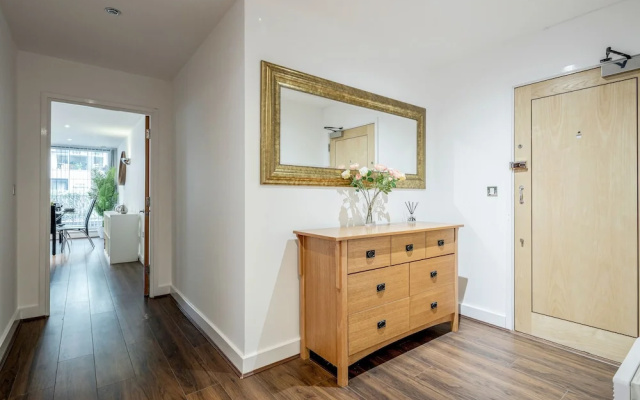 Royal Docks Guesthouse by LUXHABITAT
