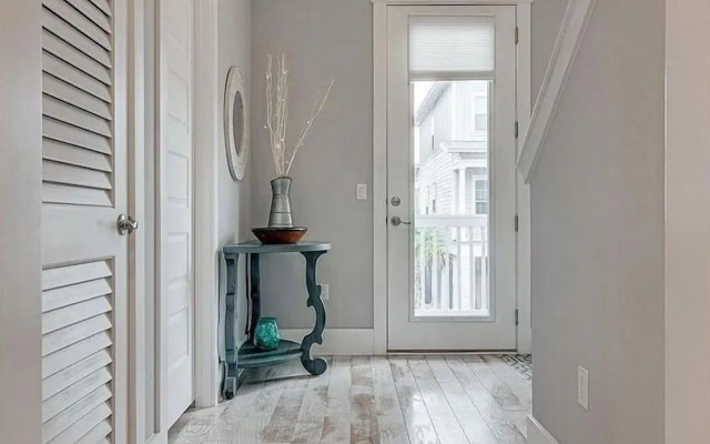 Southern Charm 4 Bedroom Home by Redawning