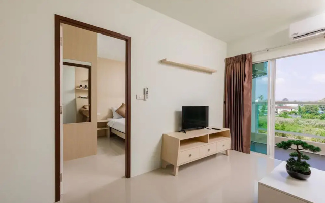 JJ Airport Phuket Condotel by O