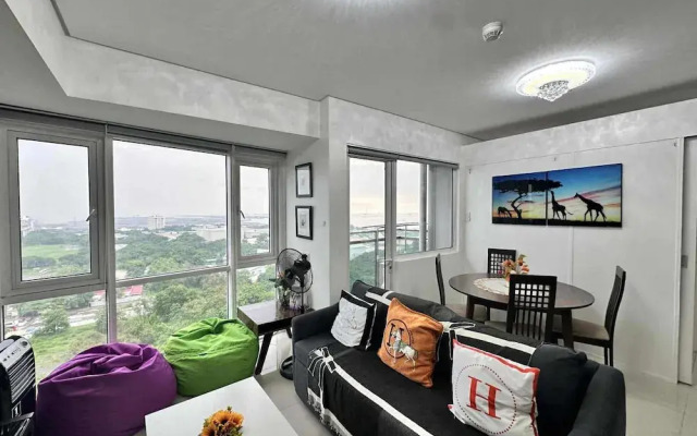 Breeze Residences Condos