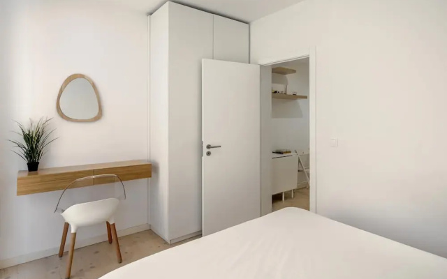 Downtown Modern Apartments I by Homing