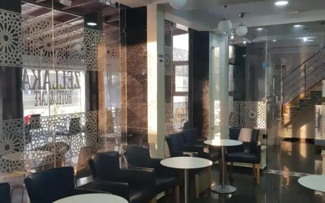ZELLAKA hôtel & café