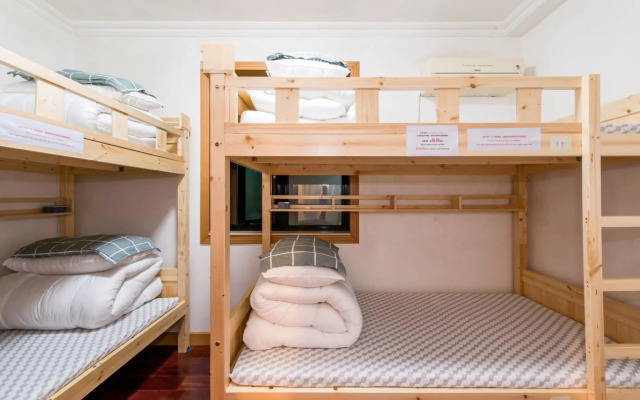 LeeHome Youth Hostel